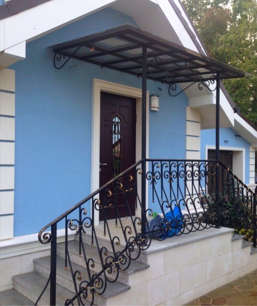 Односкатный навес над крыльцом из поликарбоната Односкатный навес над крыльцом из поликарбоната