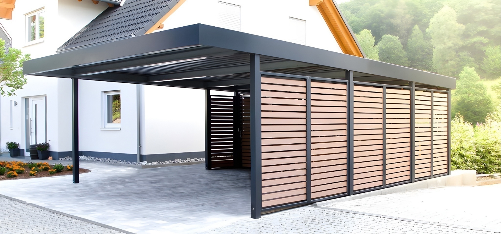 Полузакрытый навес с крышей из поликарбоната Односкатный навес над крыльцом из поликарбоната